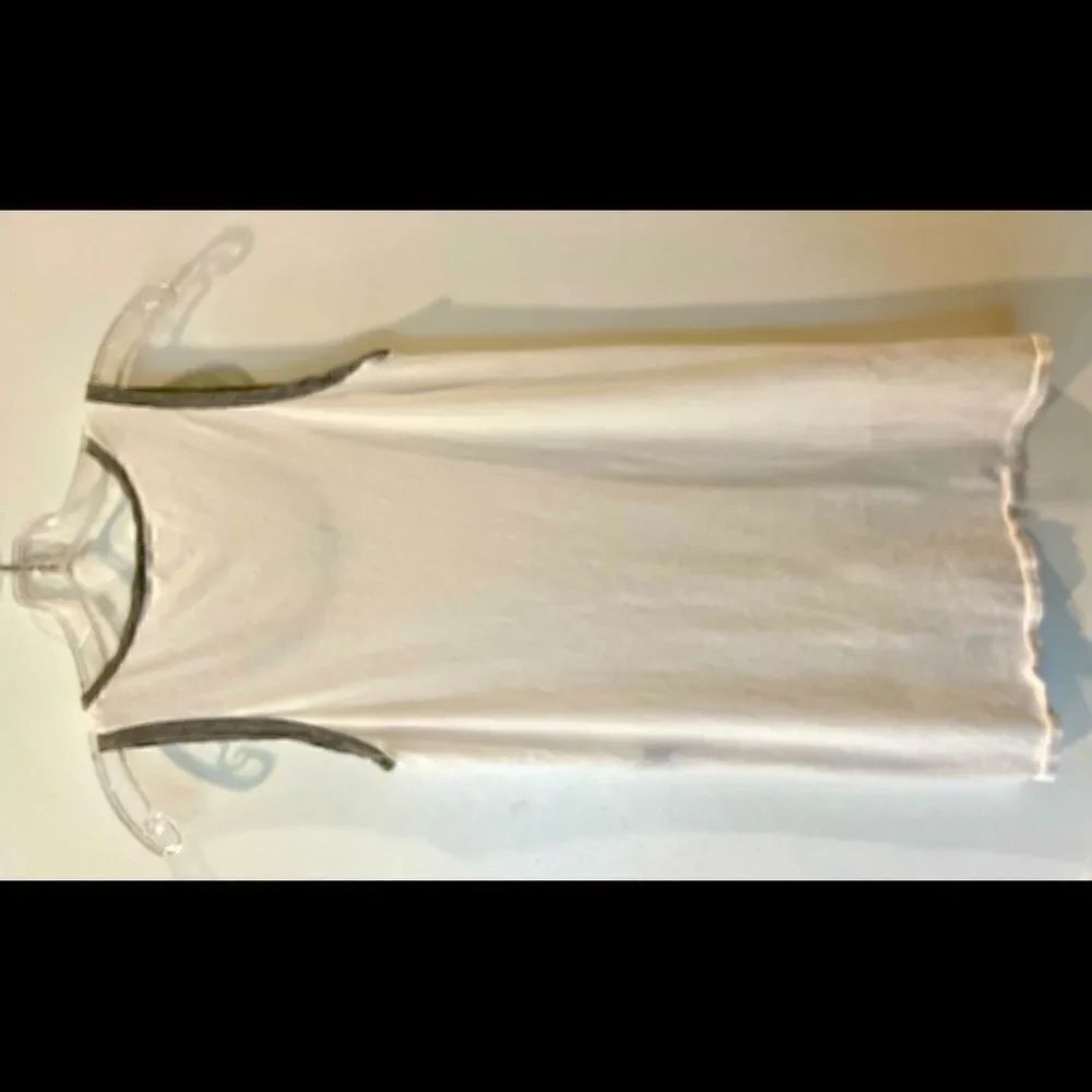 Splendid XS White Hi-Lo Women Tank Top With Gray Trim. Actress Wore On TV Show! - Picture 2 of 8